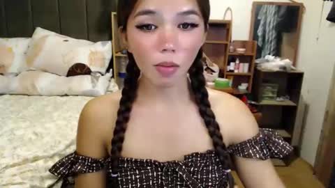 holy_molly1 online show from May 9, 2026, 2:44 pm