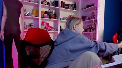 Snapshot of holy_rumi chatting on January 18, 2026, 12:09 pm Rumi online show from January 18, 2026, 12:09 pm