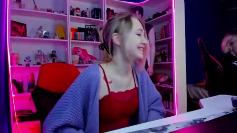 Snapshot of holy_rumi chatting on February 15, 2026, 12:03 pm Rumi online show from February 15, 2026, 12:03 pm