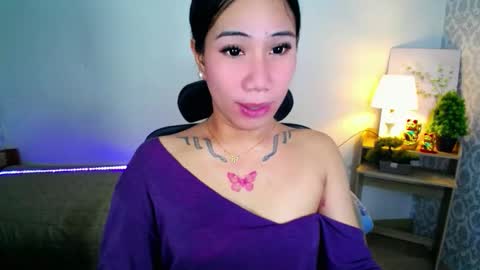 holy_samyx online show from October 12, 2025, 1:37 am