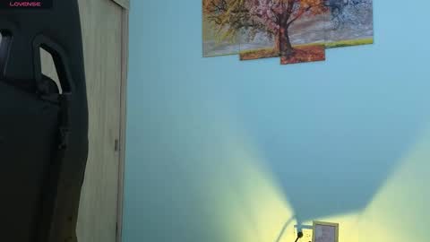 Snapshot of holybeauty_ chatting on May 26, 2026, 12:28 am Jam online show from May 26, 2026, 12:28 am
