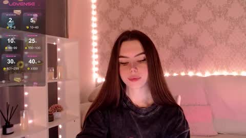 Mia online show from November 8, 2025, 3:39 am