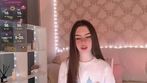 Mia online show from November 17, 2025, 3:23 am