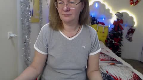 Snapshot of holymilfa chatting on December 8, 2024, 7:15 am holymilfa online show from December 8, 2024, 7:15 am