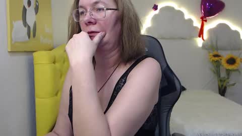 Snapshot of holymilfa chatting on February 9, 2025, 1:56 pm holymilfa online show from February 9, 2025, 1:56 pm