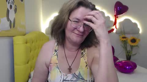 Snapshot of holymilfa chatting on February 14, 2025, 5:03 pm holymilfa online show from February 14, 2025, 5:03 pm