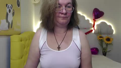 Snapshot of holymilfa chatting on February 21, 2025, 8:40 am holymilfa online show from February 21, 2025, 8:40 am