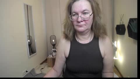 Snapshot of holymilfa chatting on February 24, 2026, 7:28 am holymilfa online show from February 24, 2026, 7:28 am