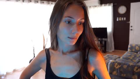 Snapshot of holyvivian chatting on January 18, 2025, 1:08 am V online show from January 18, 2025, 1:08 am