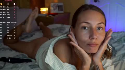 Snapshot of holyvivian chatting on March 11, 2025, 6:10 am V online show from March 11, 2025, 6:10 am