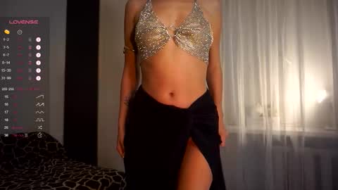 Snapshot of holyvivian chatting on September 13, 2025, 8:19 pm V online show from September 13, 2025, 8:19 pm