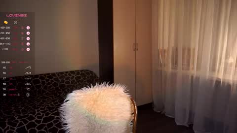 Snapshot of holyvivian chatting on September 21, 2025, 8:21 pm V online show from September 21, 2025, 8:21 pm