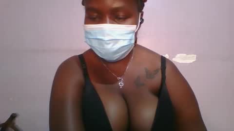 honey_beb online show from September 16, 2025, 7:48 pm