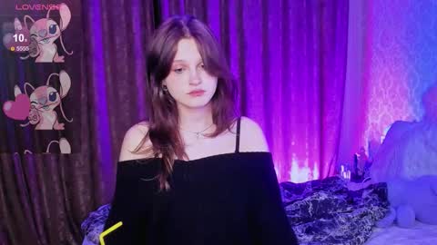 Snapshot of honey_bunnyyyy chatting on October 20, 2025, 12:44 am Lina online show from October 20, 2025, 12:44 am