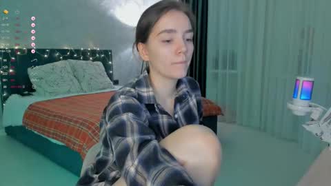Snapshot of honey_chantal chatting on October 12, 2025, 5:01 pm Chantal online show from October 12, 2025, 5:01 pm