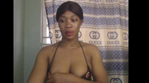 Snapshot of honey_dollxx chatting on October 23, 2025, 9:08 am Flora online show from October 23, 2025, 9:08 am