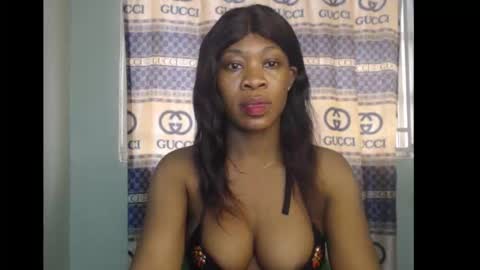 Snapshot of honey_dollxx chatting on October 29, 2025, 8:49 am Flora online show from October 29, 2025, 8:49 am