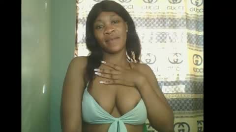 Snapshot of honey_dollxx chatting on November 4, 2025, 3:22 pm Flora online show from November 4, 2025, 3:22 pm