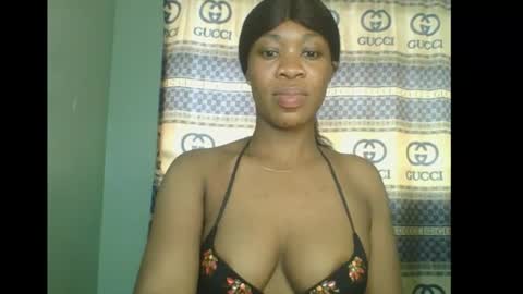 Snapshot of honey_dollxx chatting on November 7, 2025, 3:12 pm Flora online show from November 7, 2025, 3:12 pm