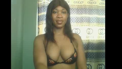 Snapshot of honey_dollxx chatting on November 17, 2025, 11:16 am Flora online show from November 17, 2025, 11:16 am