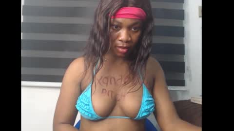 Snapshot of honey_dollxx chatting on January 5, 2026, 5:27 pm Flora online show from January 5, 2026, 5:27 pm