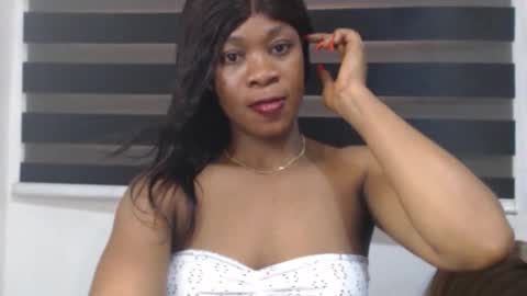 Snapshot of honey_dollxx chatting on February 6, 2026, 7:34 am Flora online show from February 6, 2026, 7:34 am