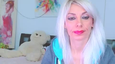 honey_lara online show from January 18, 2026, 11:30 pm