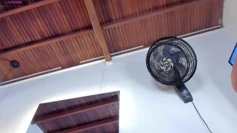 Snapshot of honey_liizzy1 chatting on October 6, 2025, 11:07 am Im Isbel online show from October 6, 2025, 11:07 am