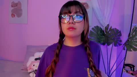 Snapshot of honey_m0on chatting on June 25, 2026, 7:07 pm Milenka online show from June 25, 2026, 7:07 pm