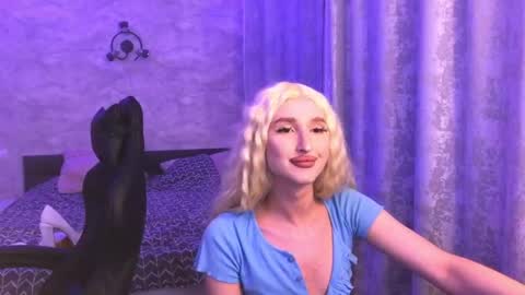 honey_sunset online show from September 15, 2025, 4:40 pm