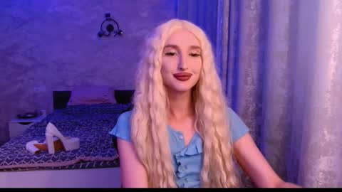 honey_sunset online show from September 21, 2025, 5:47 pm