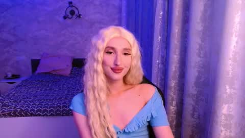 honey_sunset online show from September 25, 2025, 5:27 pm