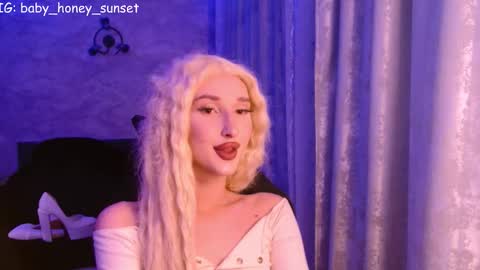 honey_sunset online show from January 18, 2026, 10:24 pm