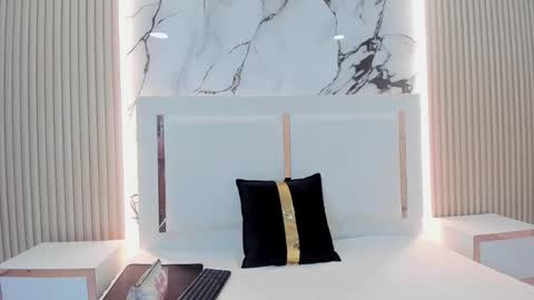 honeyangelh online show from February 19, 2026, 11:50 am