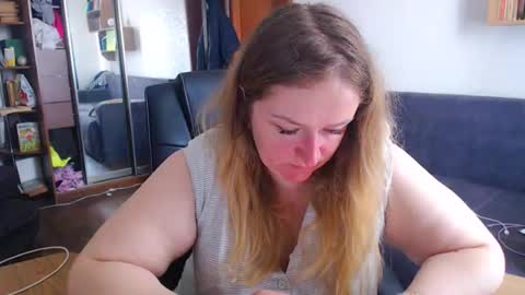 HoneydewMolly online show from April 1, 2026, 11:11 am