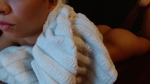 honeygoldenbaddie24 online show from November 30, 2025, 7:18 pm