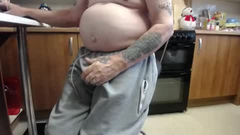 honeymaster290 online show from December 16, 2025, 2:55 pm