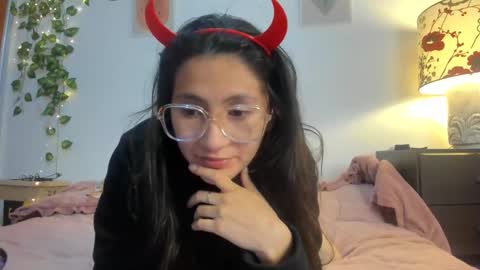 Snapshot of honeymoon1212 chatting on October 30, 2025, 12:23 am Mila K online show from October 30, 2025, 12:23 am