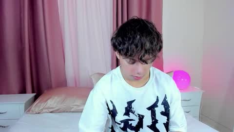 honeymoon_sariel online show from December 15, 2025, 1:48 pm