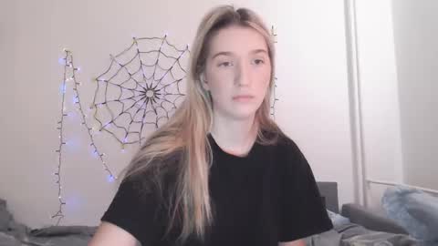 honeyveil online show from November 24, 2025, 11:10 am