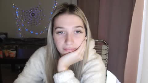 honeyveil online show from November 27, 2025, 12:51 pm