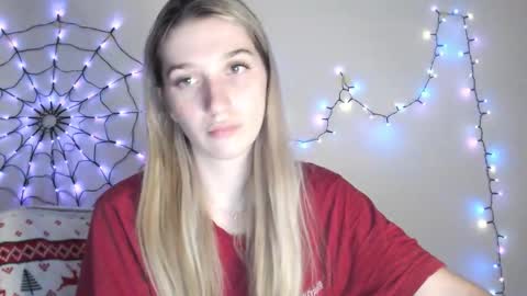 honeyveil online show from November 28, 2025, 9:06 pm