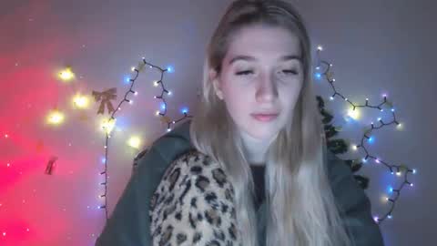 honeyveil online show from December 23, 2025, 10:24 am