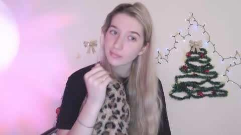 honeyveil online show from January 10, 2026, 12:18 pm