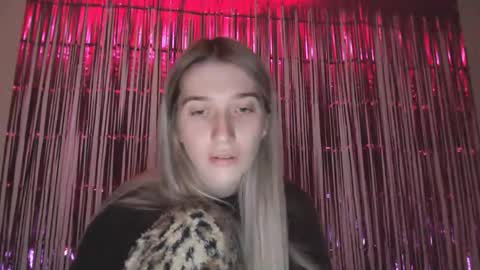 honeyveil online show from February 12, 2026, 5:52 pm