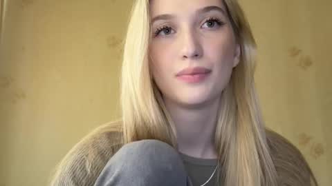 honeyveil online show from May 17, 2026, 11:17 am