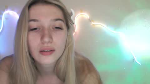 honeyveil online show from May 26, 2026, 11:17 am