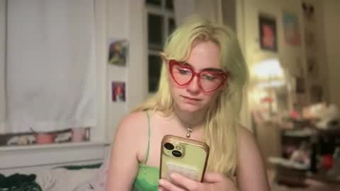 Emi Rose online show from September 26, 2025, 7:34 am