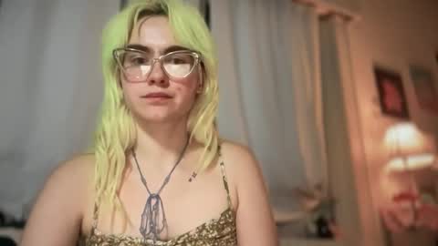 Emi Rose online show from November 25, 2025, 7:19 am