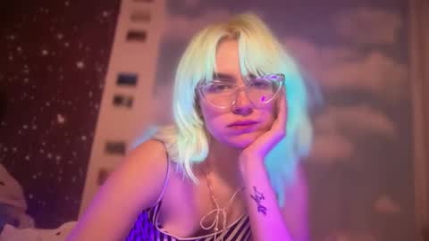 Emi Rose online show from January 17, 2026, 6:07 am